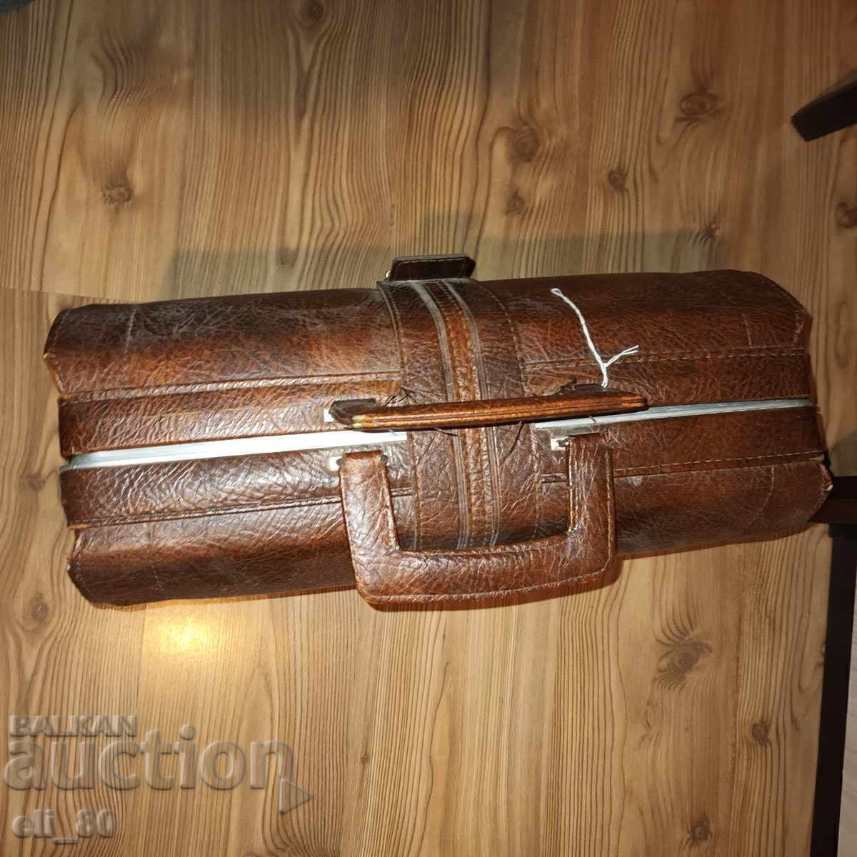 Licitație Geantă mare de doctor