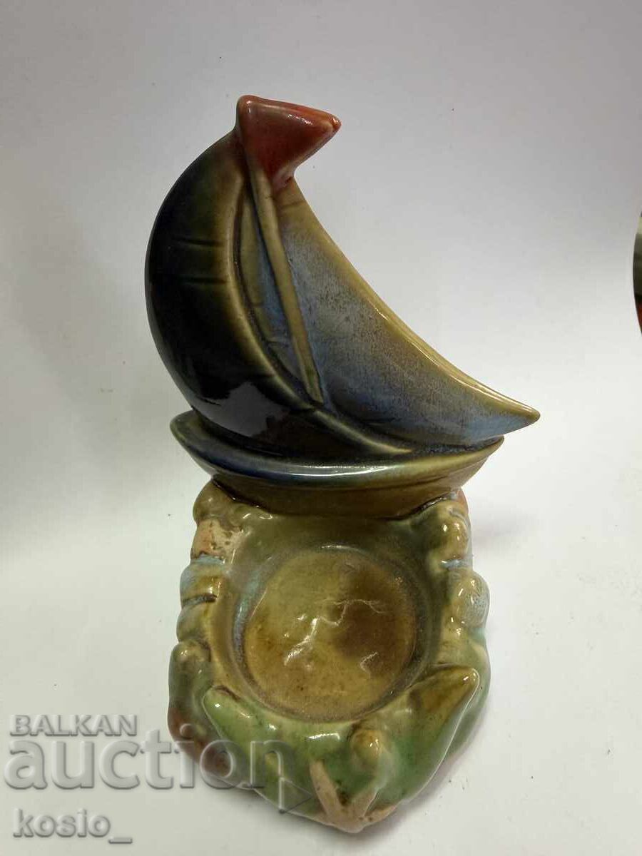 Figurină veche barcă