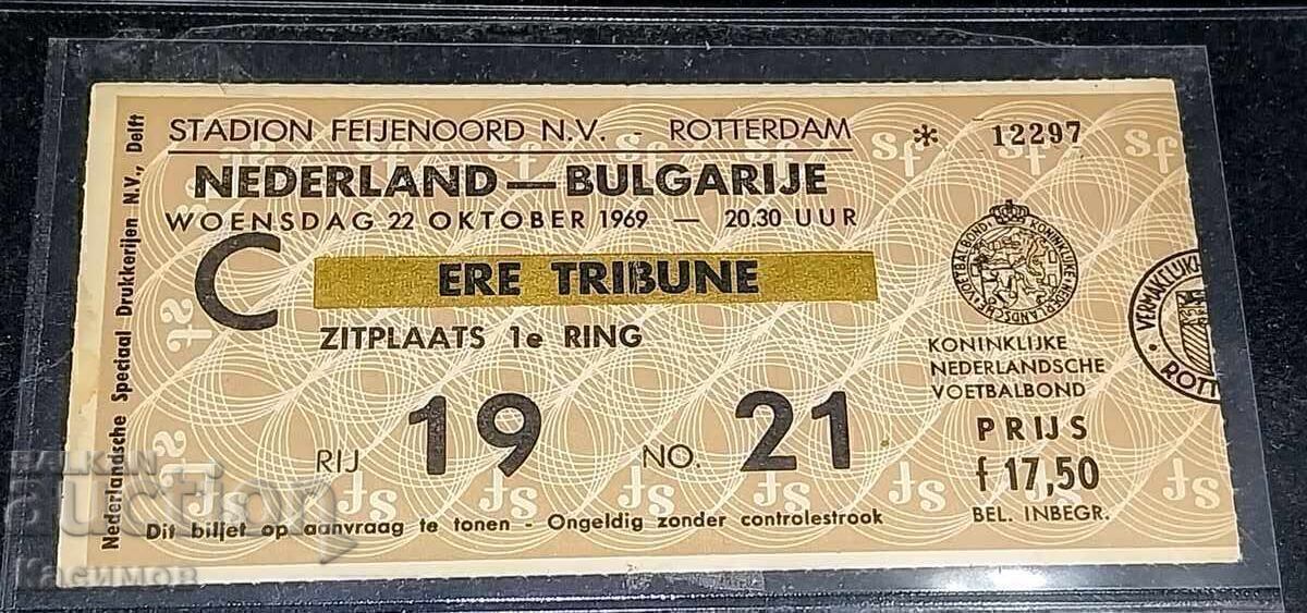 Licitație Bilet de fotbal unic, aproape imposibil de găsit