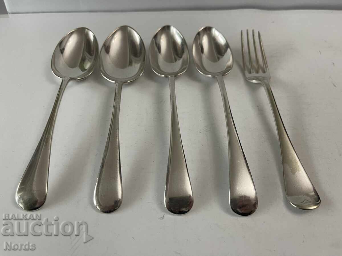 Ασημένια μαχαιροπίρουνα με σημάδια