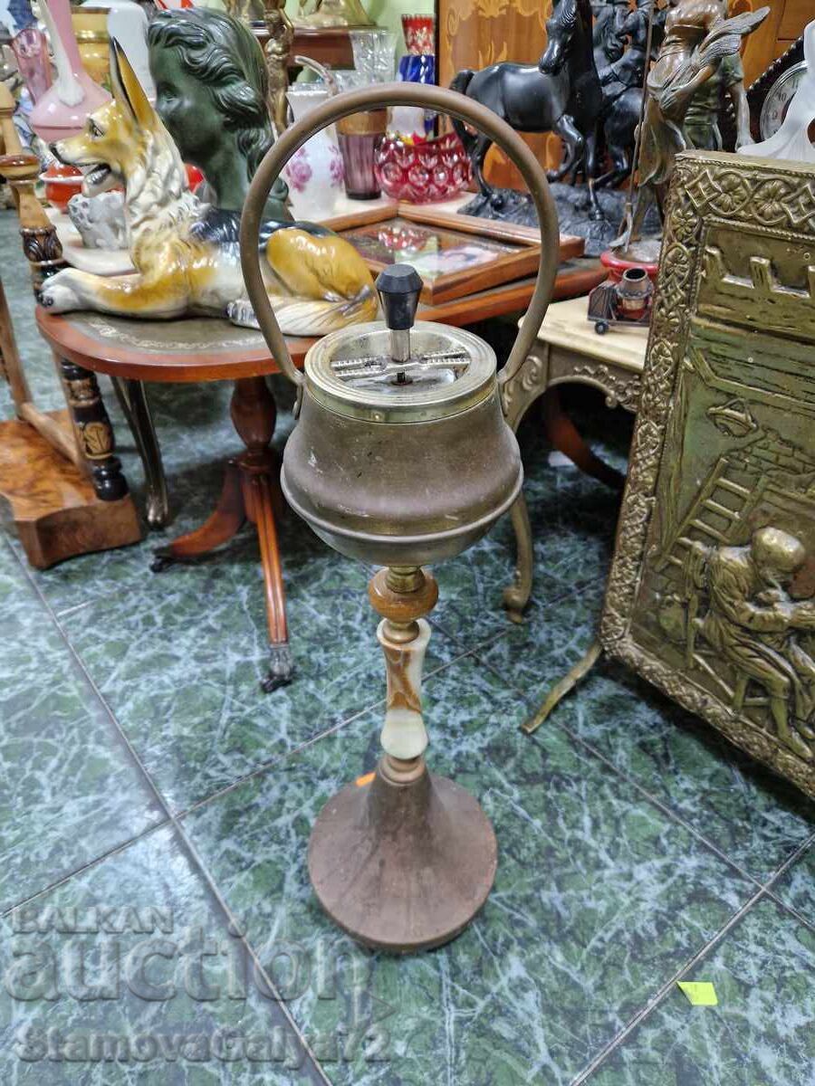 Superb scrumier belgian de podea, din bronz și onix Superb scrumier belgian de podea, din bronz și onix