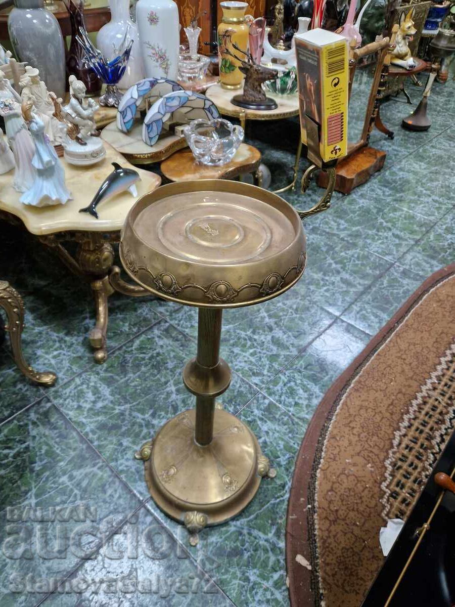 Mare scrumieră antică de podea din bronz cu preț € 173.00 | 338.36 BGN