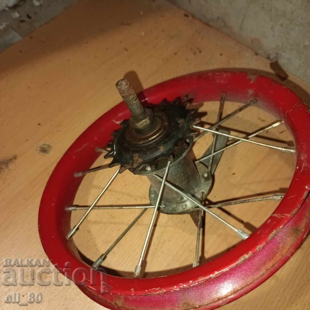 Capac pentru roată de bicicletă retro veche cu preț € 2.00 | 3.91 BGN