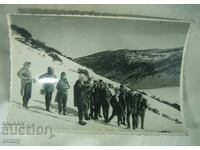 Стара снимка - зима в планината, туристи на поход