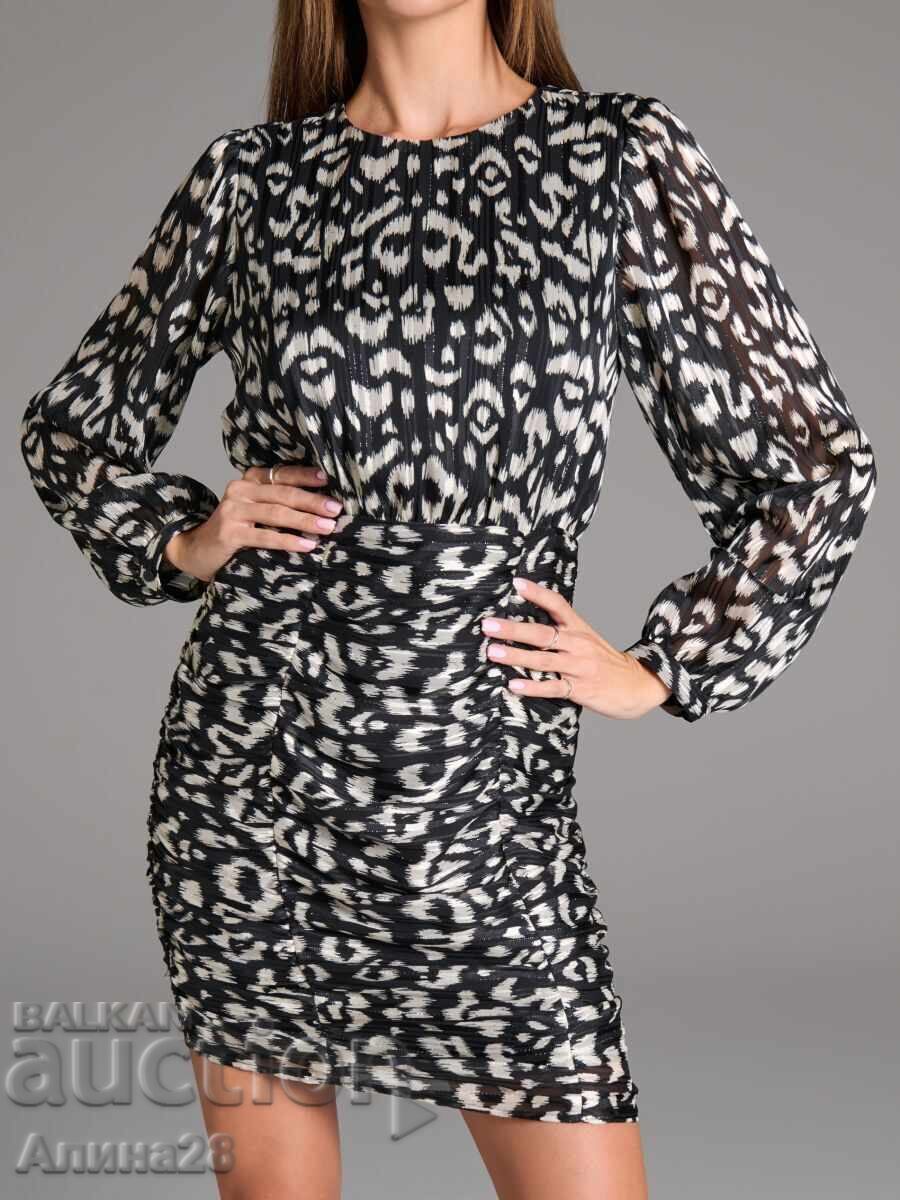 Elegant dress with a glittering thread Elegant dress with a glittering thread