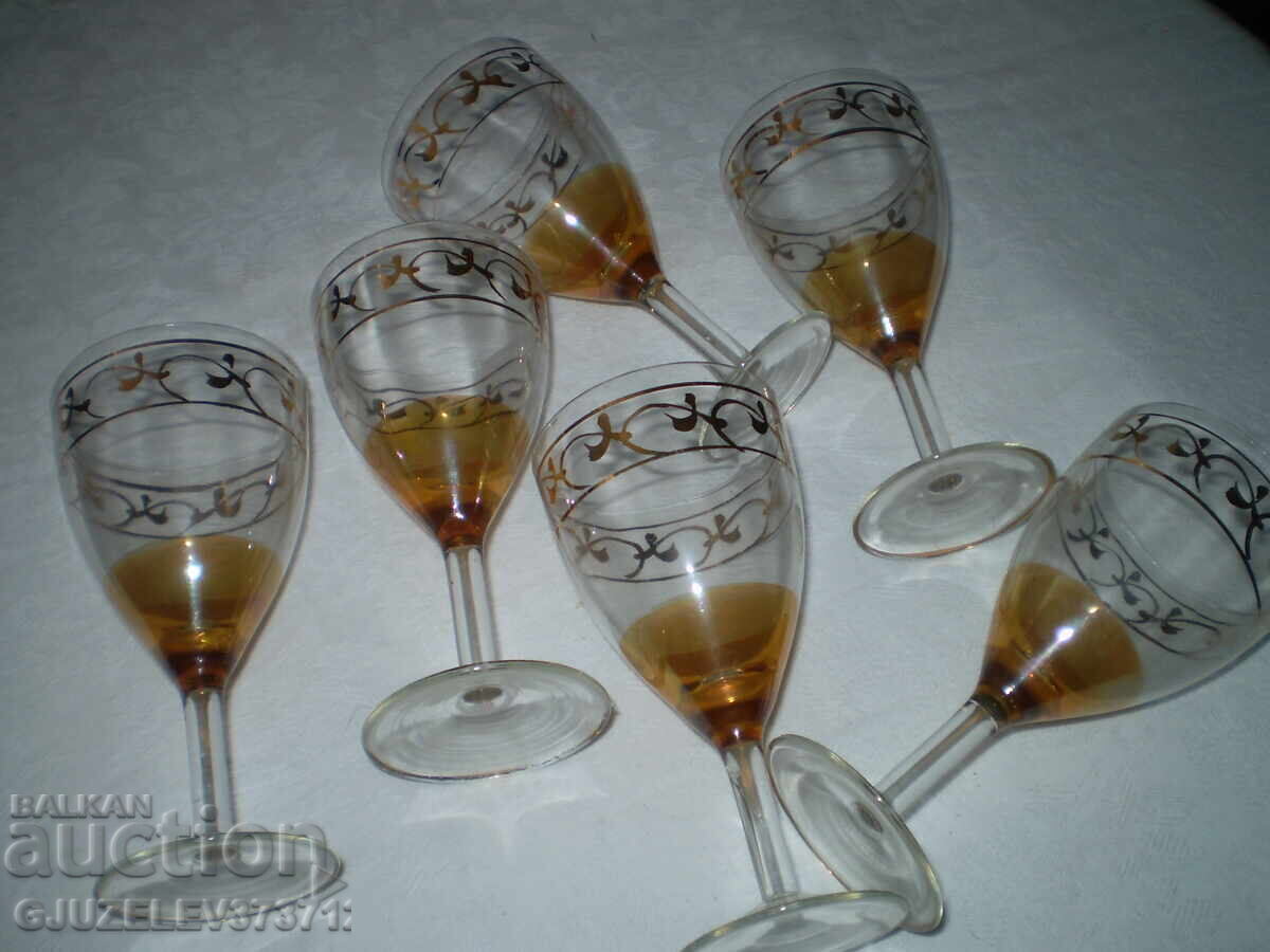 Ретро комплект от 6 двуцветно стъкло чаши с позлата с цена € 70.00 | 136.91 лв.