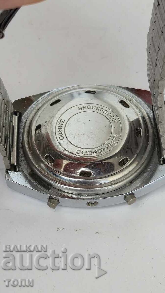 Delivery of WATCH IS RARE I DON'T KNOW IF THE BZC WORKS!!!!