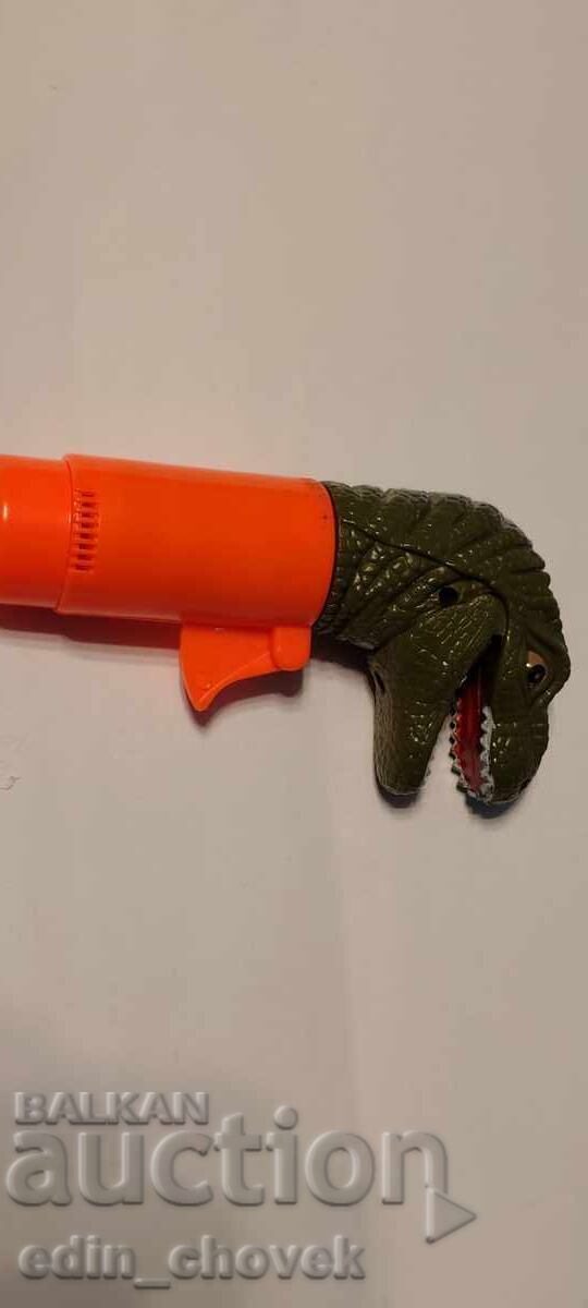 Играчка змия със спусък, работи, издава тракащ звук с цена € 2.00 | 3.91 лв.