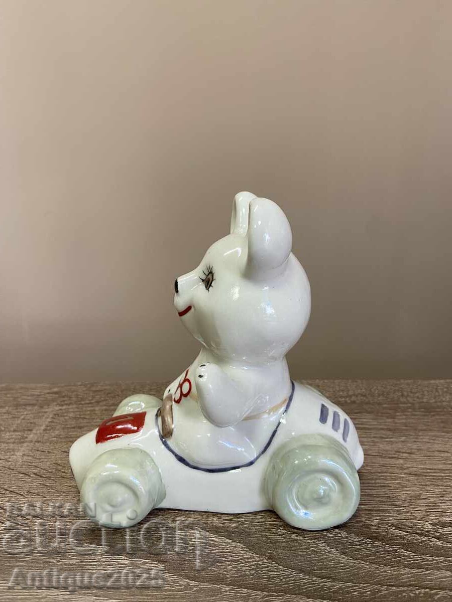 Livrarea Statuetă din porțelan „Ursulețul olimpic în mașină”, URSS