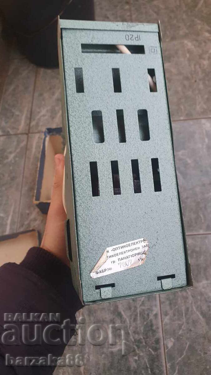 Pioneer 1 Projector with Box - 6