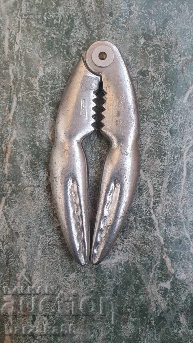 Παλιά τσιμπίδα καβουριών (troshachka) για θαλασσινά Παλιά τσιμπίδα καβουριών (troshachka) για θαλασσινά