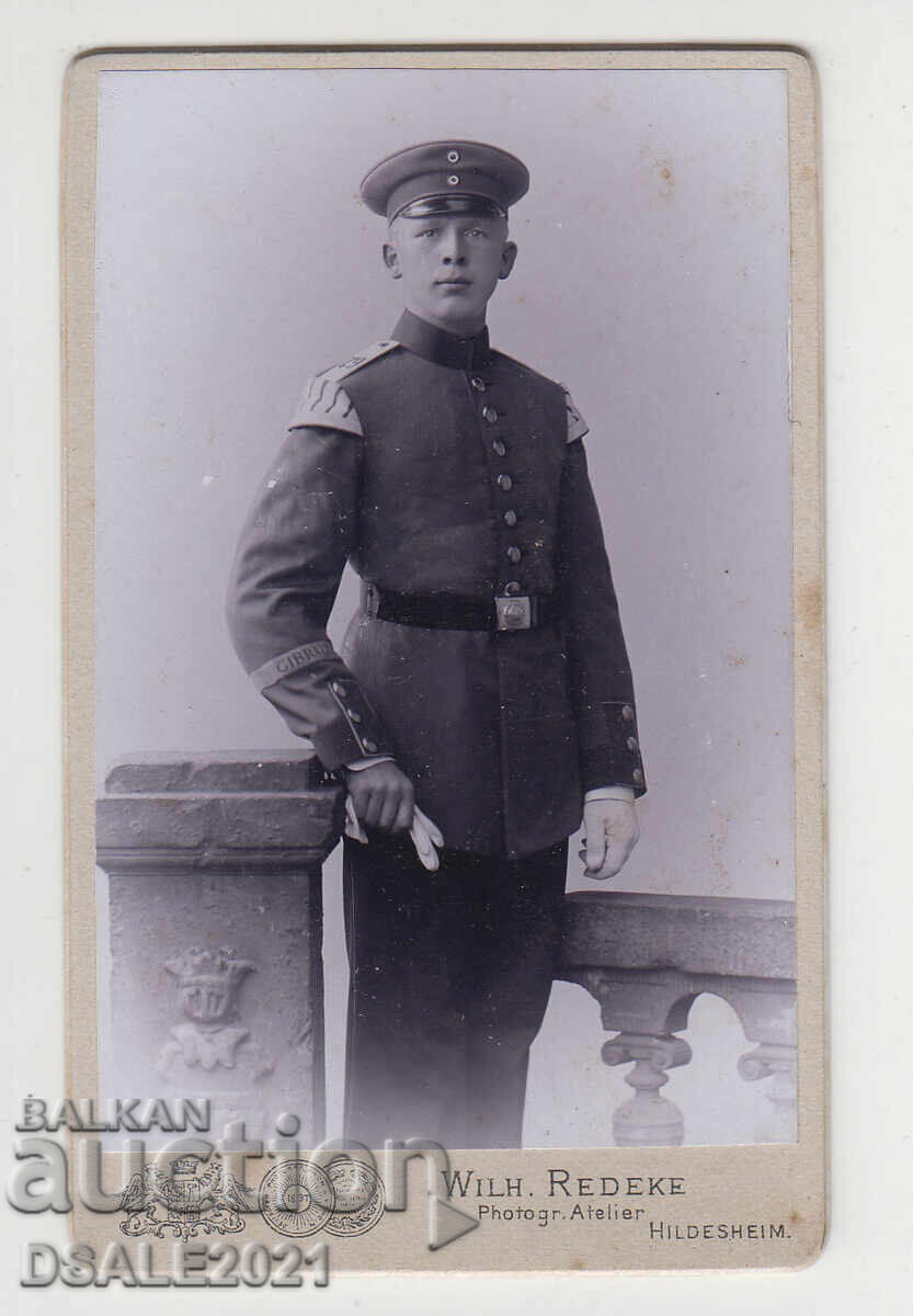 Fotografie pe carton ofițer cu uniformă din 1900, 6.4x10.2cm. /33522