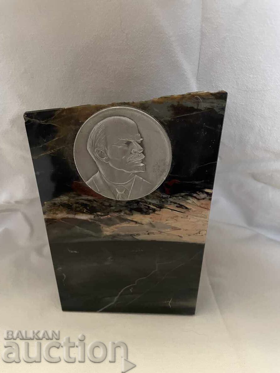 Presărtător de hârtie LENIN - granit 17/10,5 cm cu preț € 24.95 | 48.80 BGN