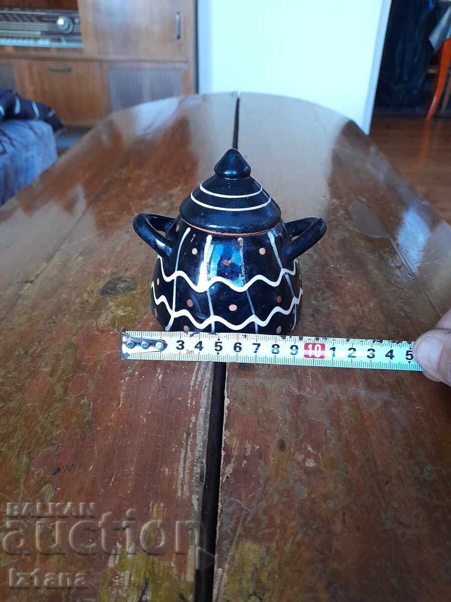 Auction  Old ceramic pot souvenir