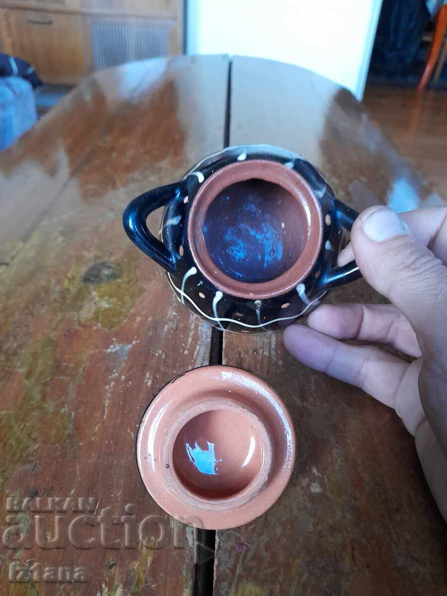 Delivery of Old ceramic pot souvenir