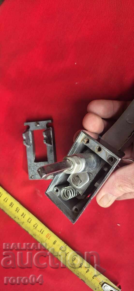 Auction  HANDLE - KEY - CAM - 2