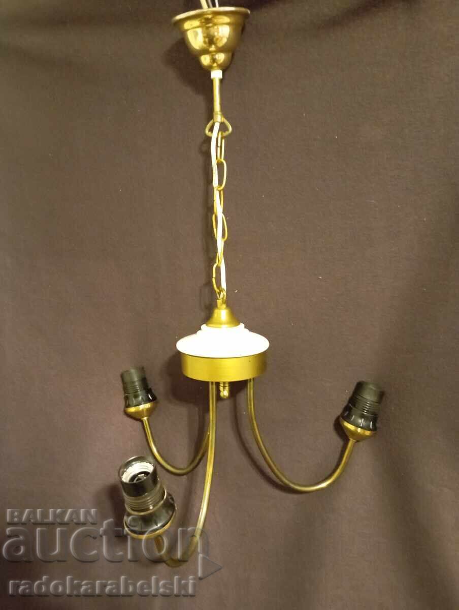 Frumos candelabru vechi, din alamă și porțelan cu preț € 14.90 | 29.14 BGN