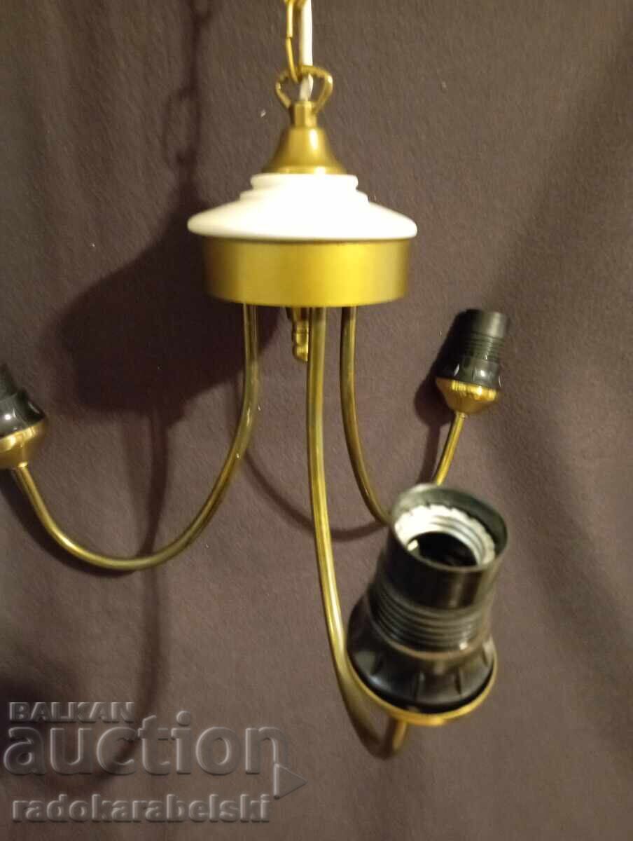 Livrarea Frumos candelabru vechi, din alamă și porțelan