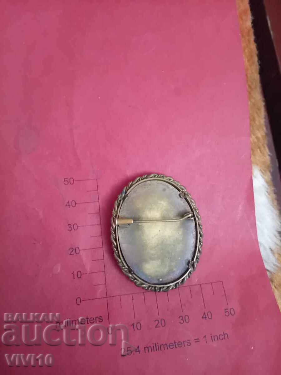 Broșă veche Franța cu preț € 25.00 | 48.90 BGN