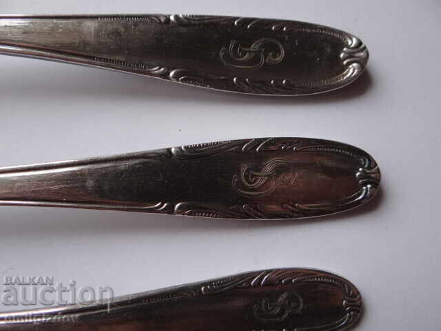 Посребрени прибори с цена € 20.00 | 39.12 лв. Посребрени прибори с цена € 20.00 | 39.12 лв.