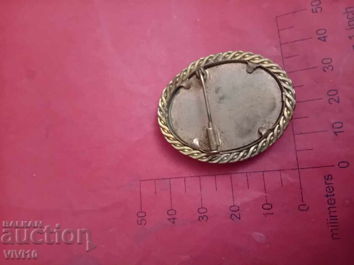 Broșă veche Franța cu preț € 40.00 | 78.23 BGN