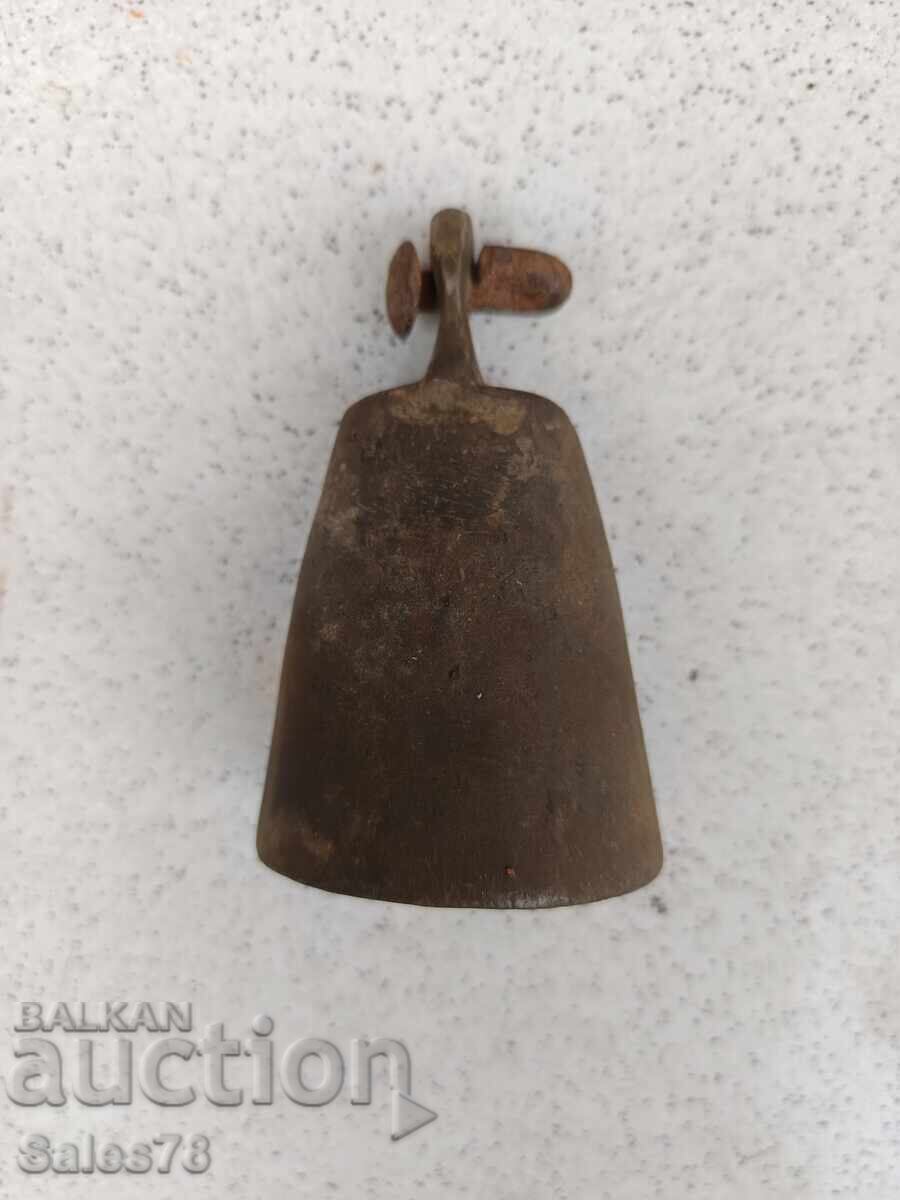 Cuva veche din bronz