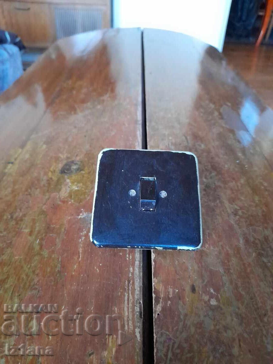 Întrerupător electric vechi