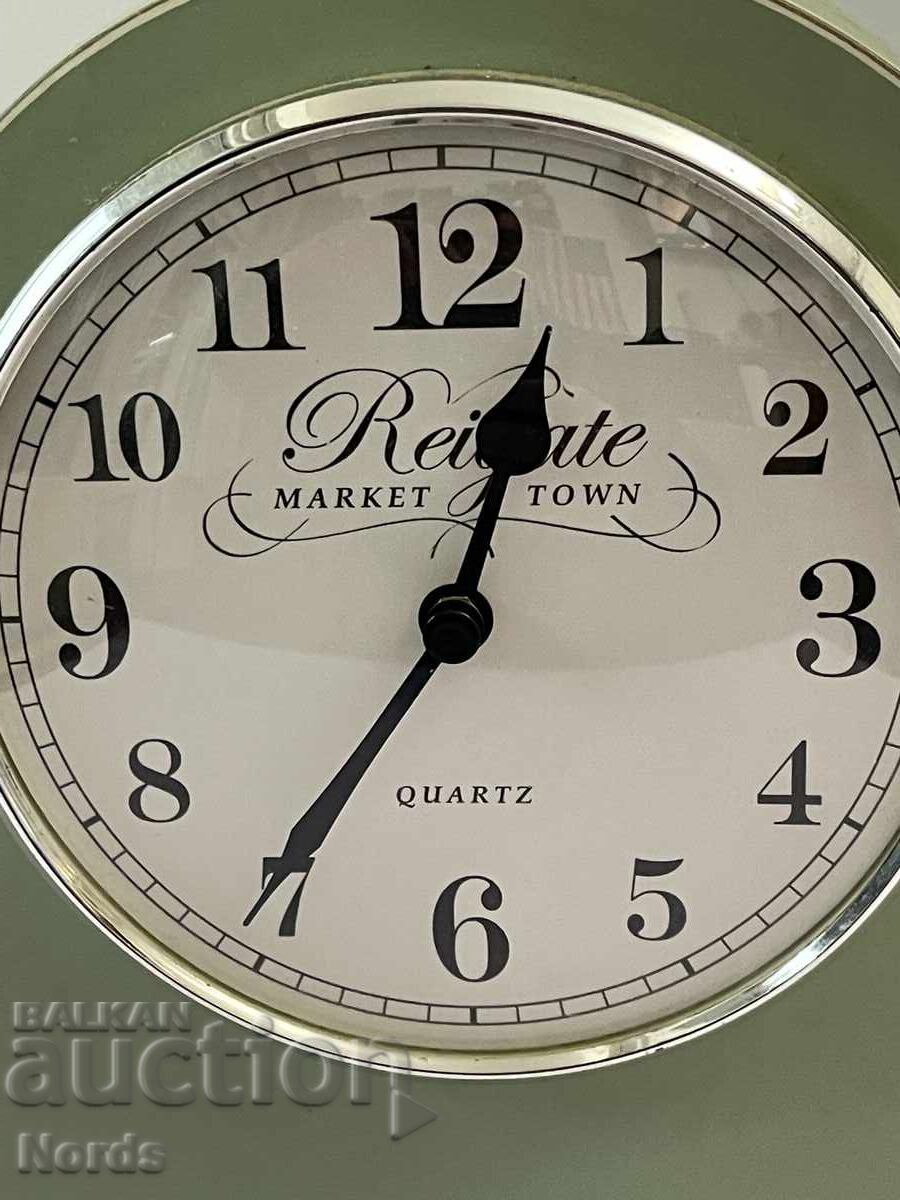 Часовник с дървена рамка с цена € 0.01 | 0.02 лв.