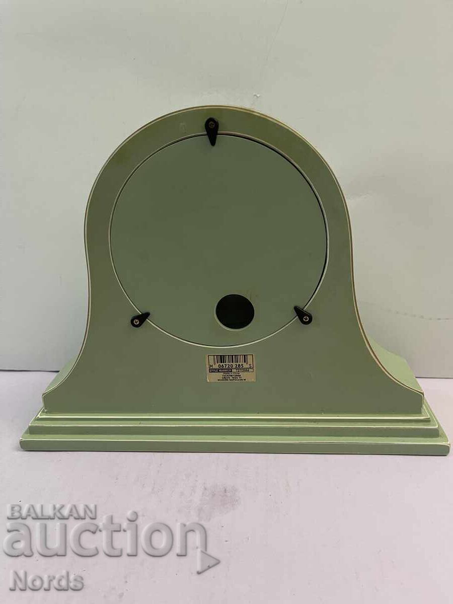 Доставка на Часовник с дървена рамка