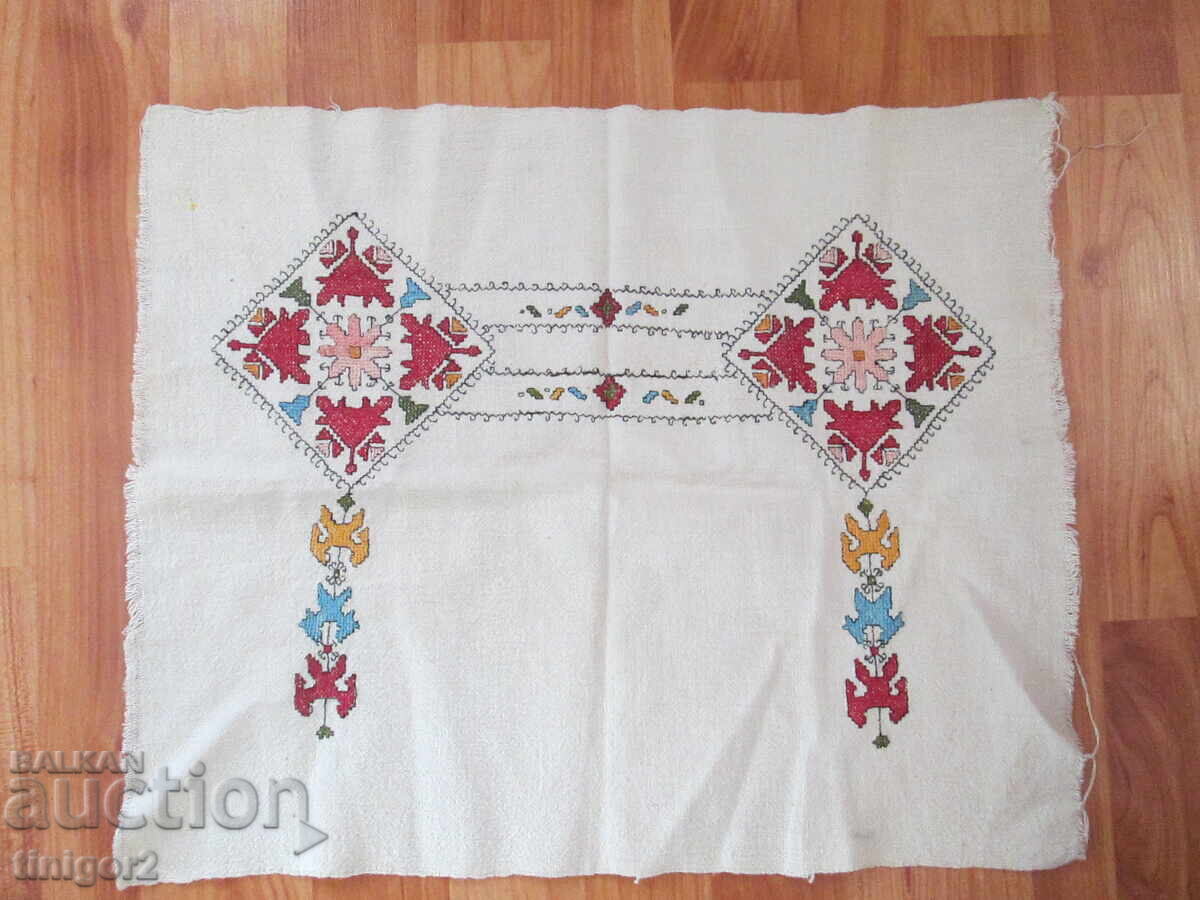 Motiv pentru pernă, țesut și brodat manual, 47x39cm cu preț € 17.00 | 33.25 BGN