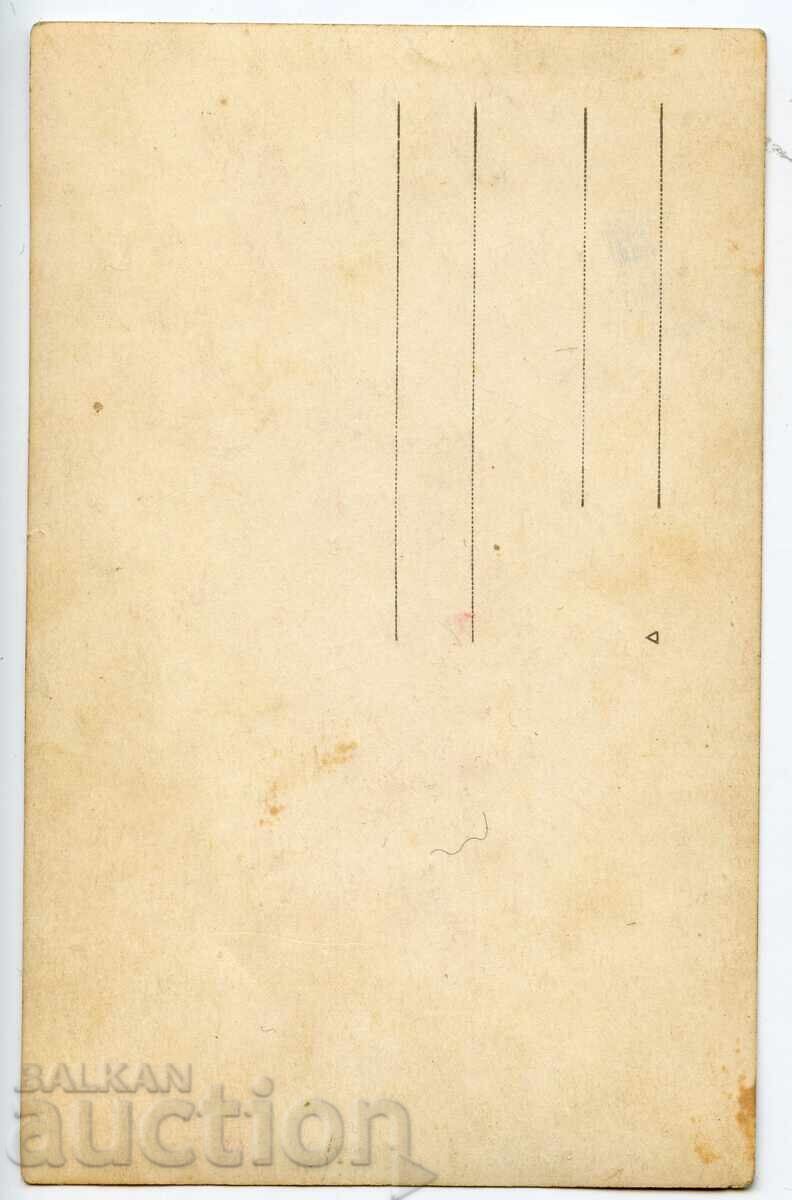 Мъж в народна носия с автоматичен пистолет. 1920-те години с цена € 5.00 | 9.78 лв.