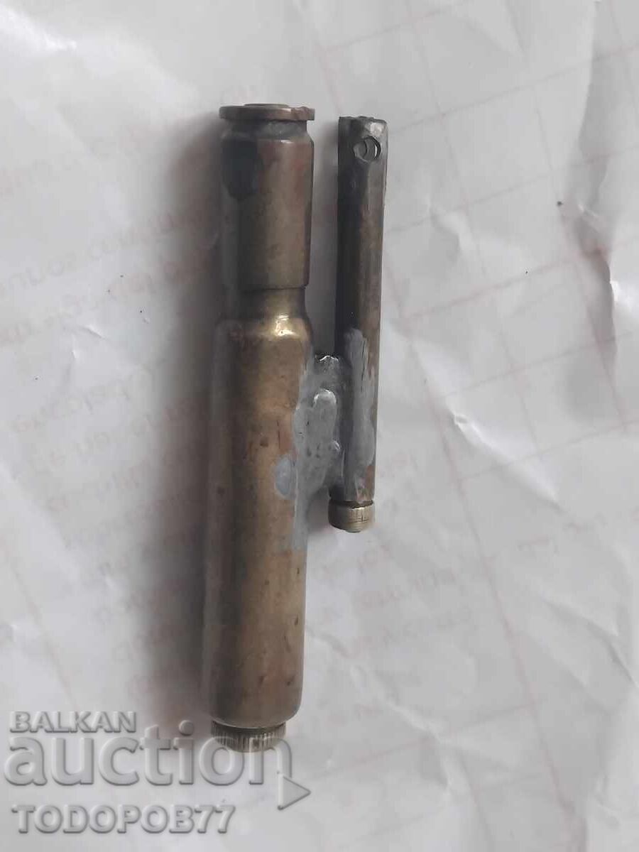 Βενζινοκίνητος αναπτήρας από φυσίγγιο με τιμή € 10.00 | 19.56 BGN Βενζινοκίνητος αναπτήρας από φυσίγγιο με τιμή € 10.00 | 19.56 BGN