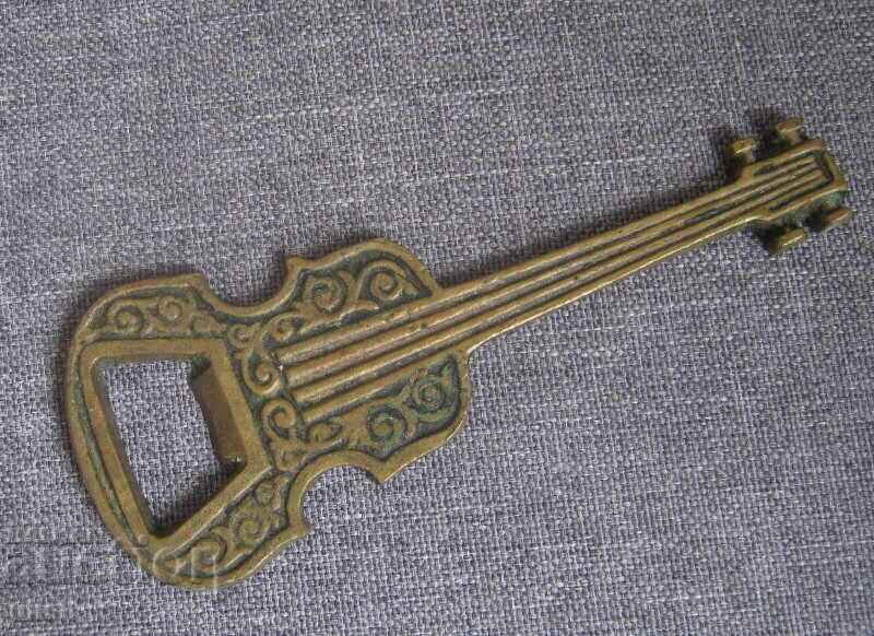 Стара отварачка за бутилки китара Hakuli Israel