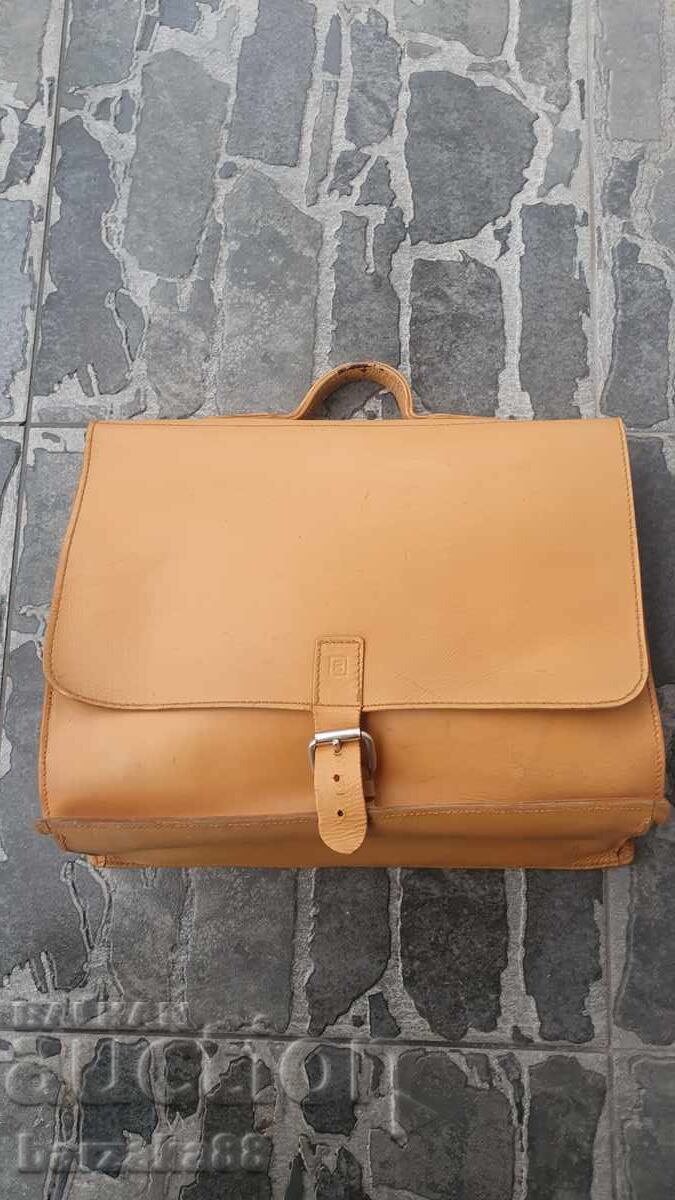 Geanta veche din piele