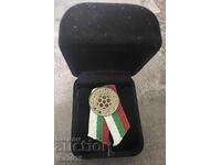 Рядък сребърен знак на Българския Футболен Съюз с подписа на