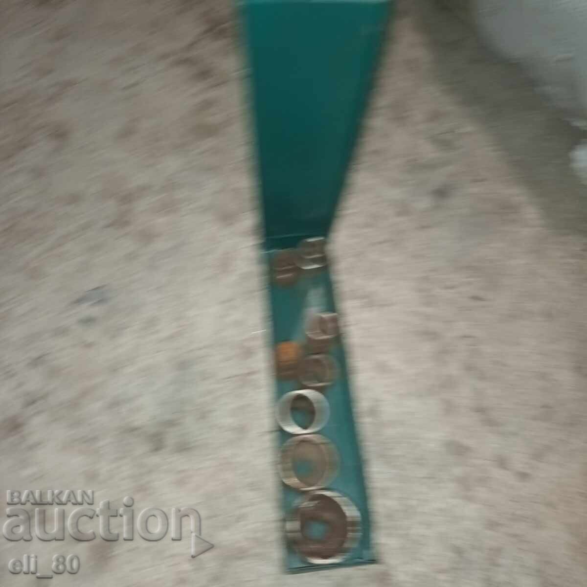 Cutie metalică cu trusă de scule veche cu preț € 21.00 | 41.07 BGN