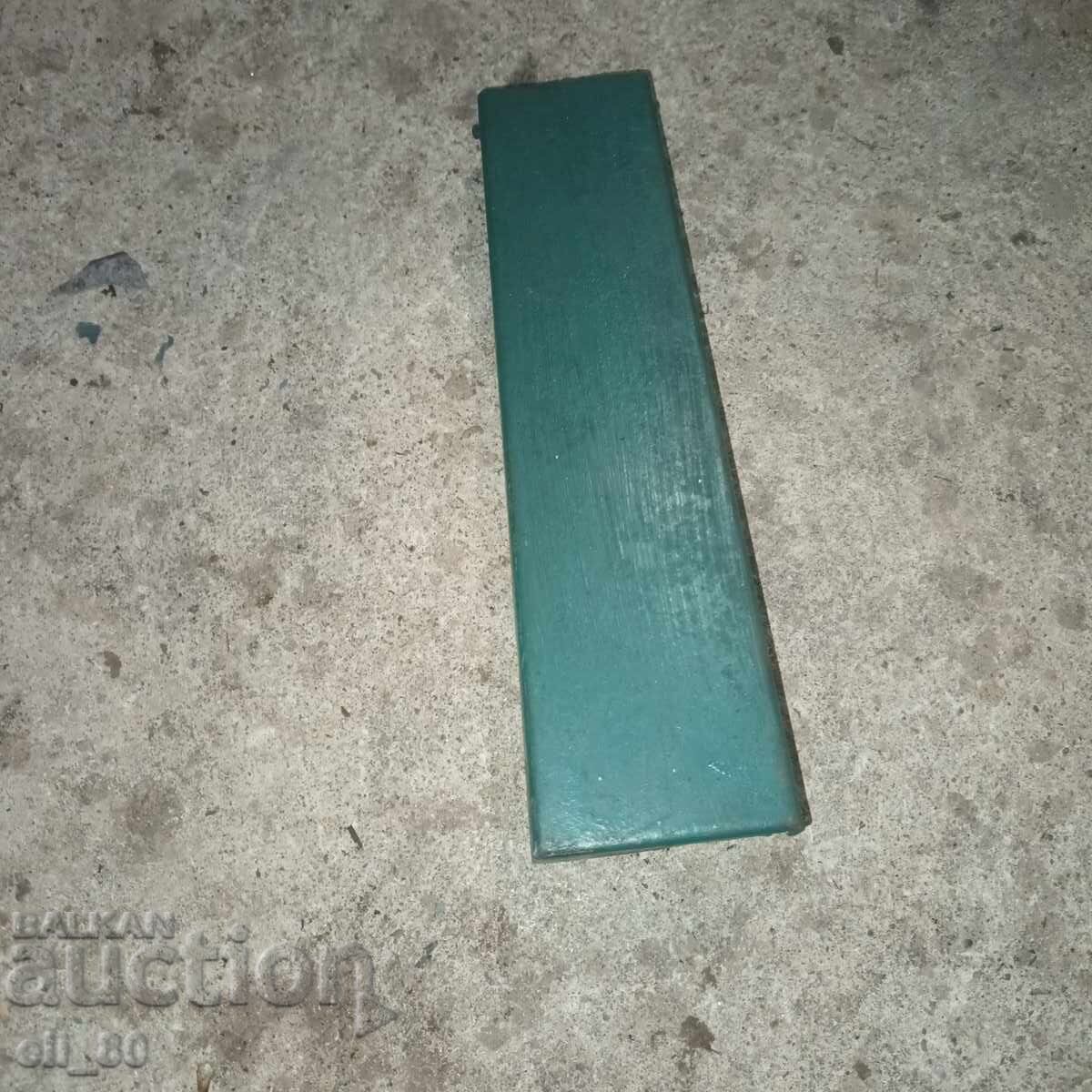 Licitație Cutie metalică cu trusă de scule veche