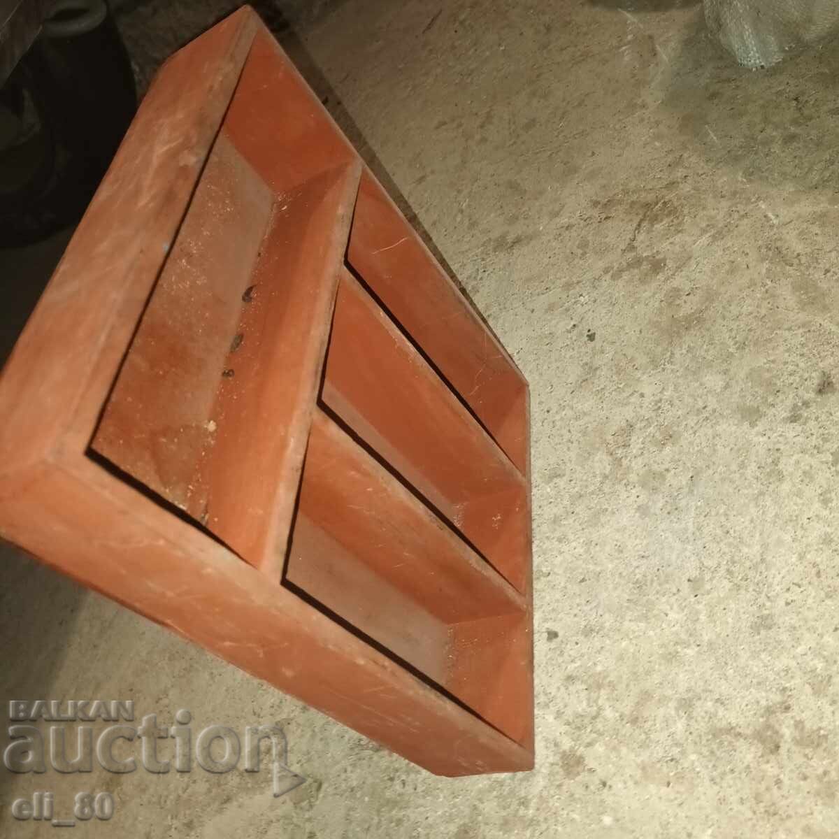 Livrarea Cutie din lemn cu compartimente, ca nouă