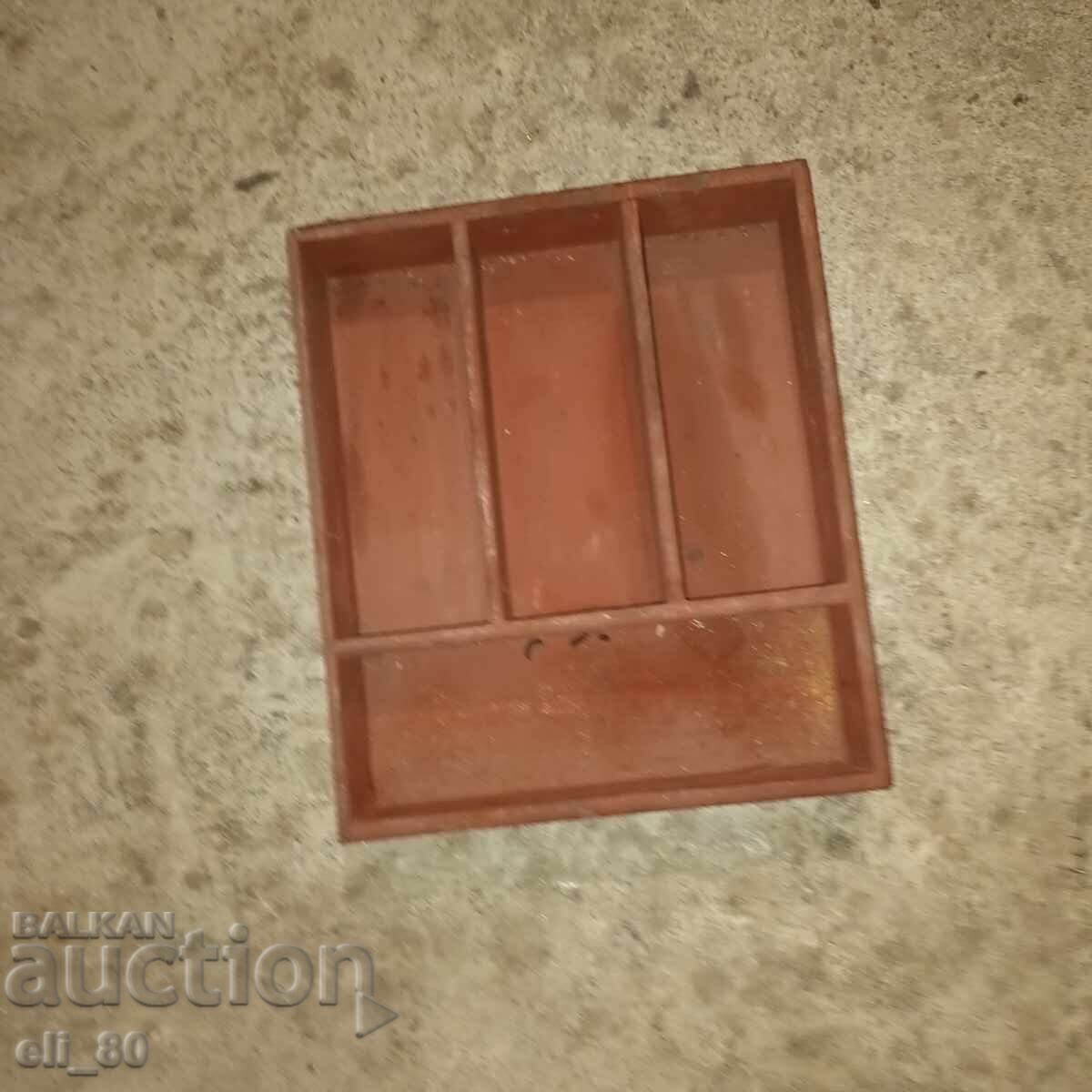 Cutie din lemn cu compartimente, ca nouă