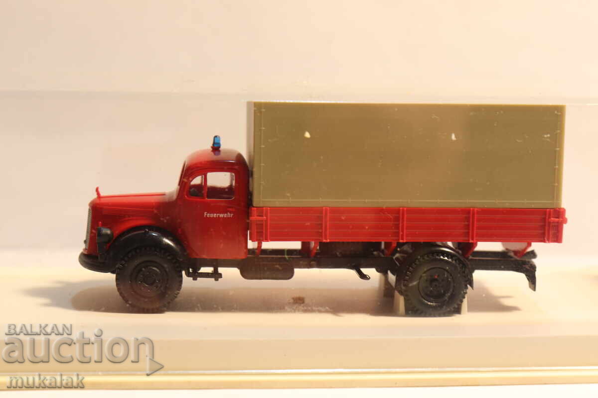 BREKINA   H0 1/87  MERCEDES  ПОЖАРНА   КАМИОН МОДЕЛ с цена € 8.00 | 15.65 лв.