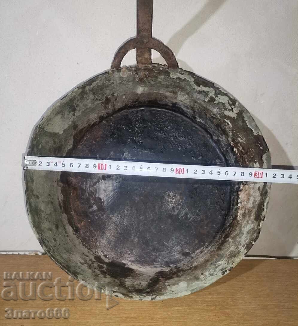 Tigăi vechi de cupru (aramă) cu preț € 15.00 | 29.34 BGN