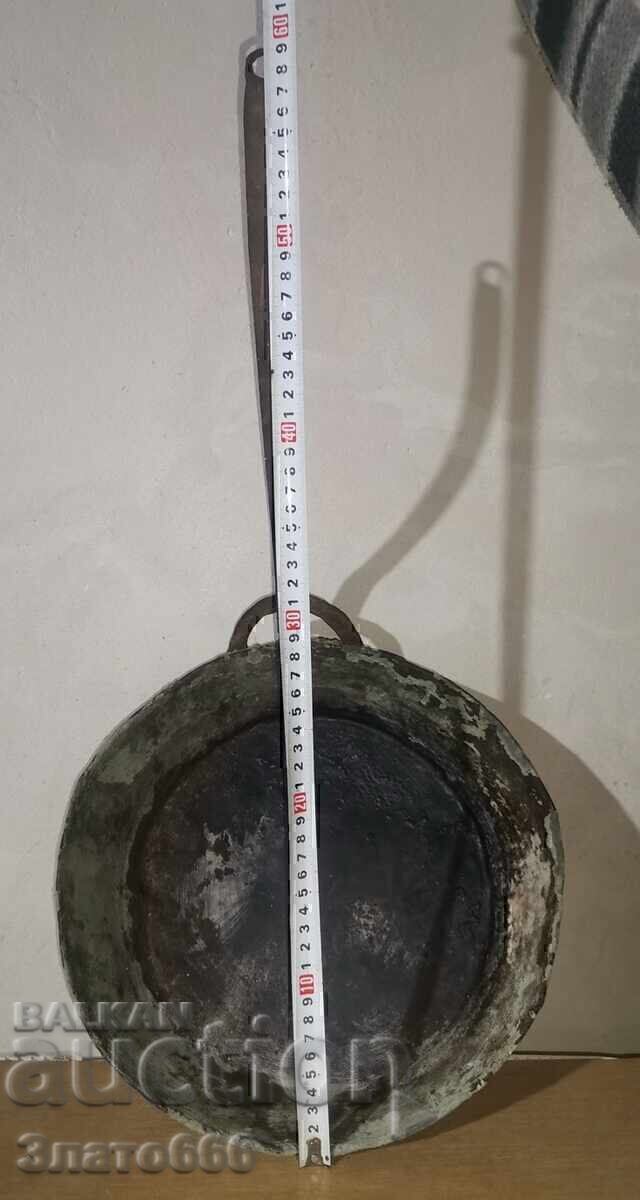 Tigăi vechi de cupru (aramă)