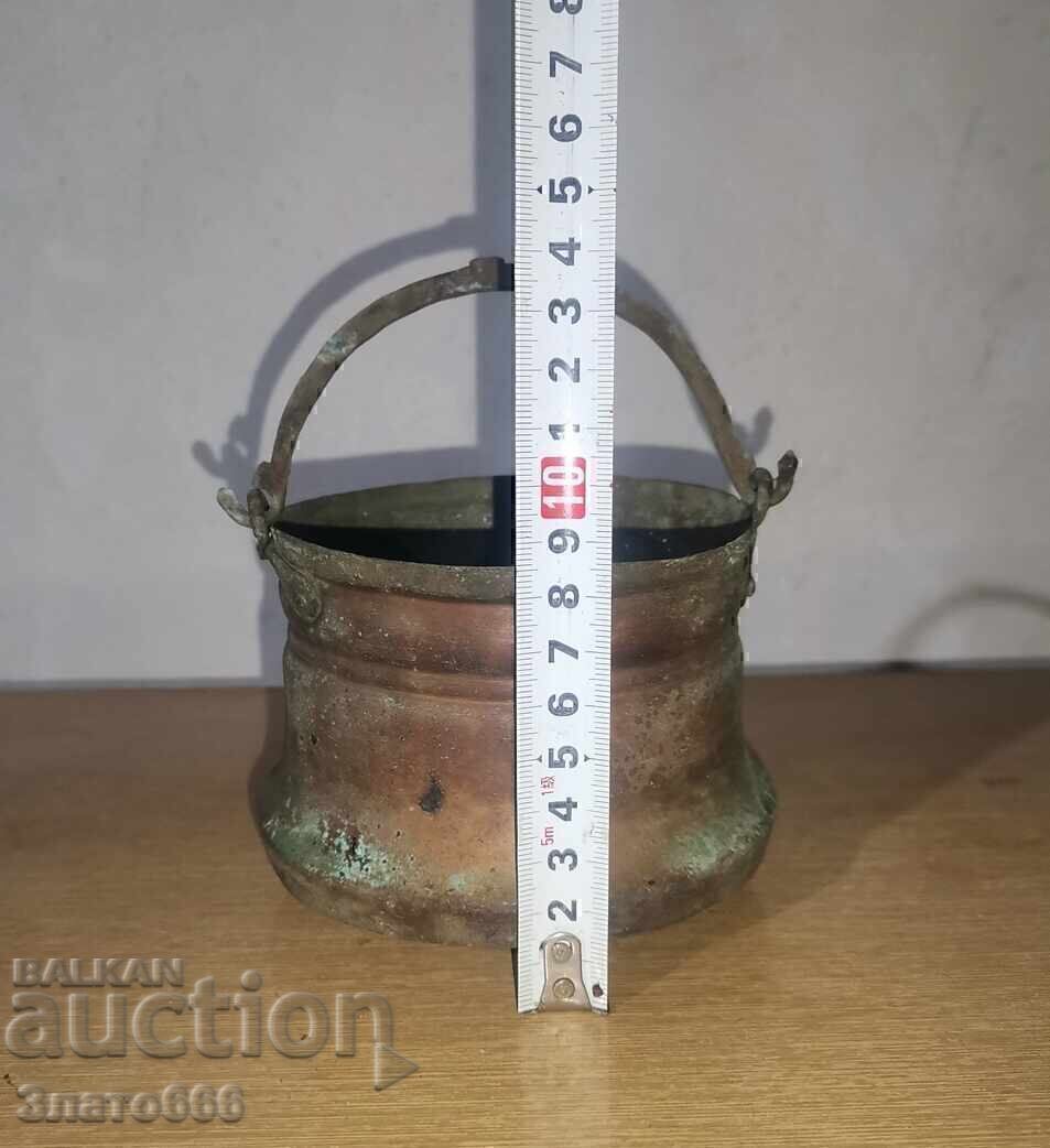 Cazan de cupru vechi Cazan de cupru vechi