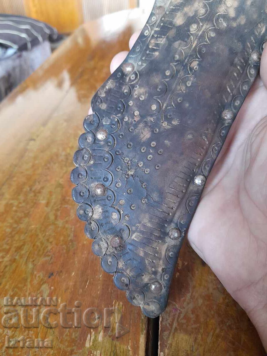 Παλιά δερμάτινη θήκη μαχαιριού με τιμή € 43.00 | 84.10 BGN