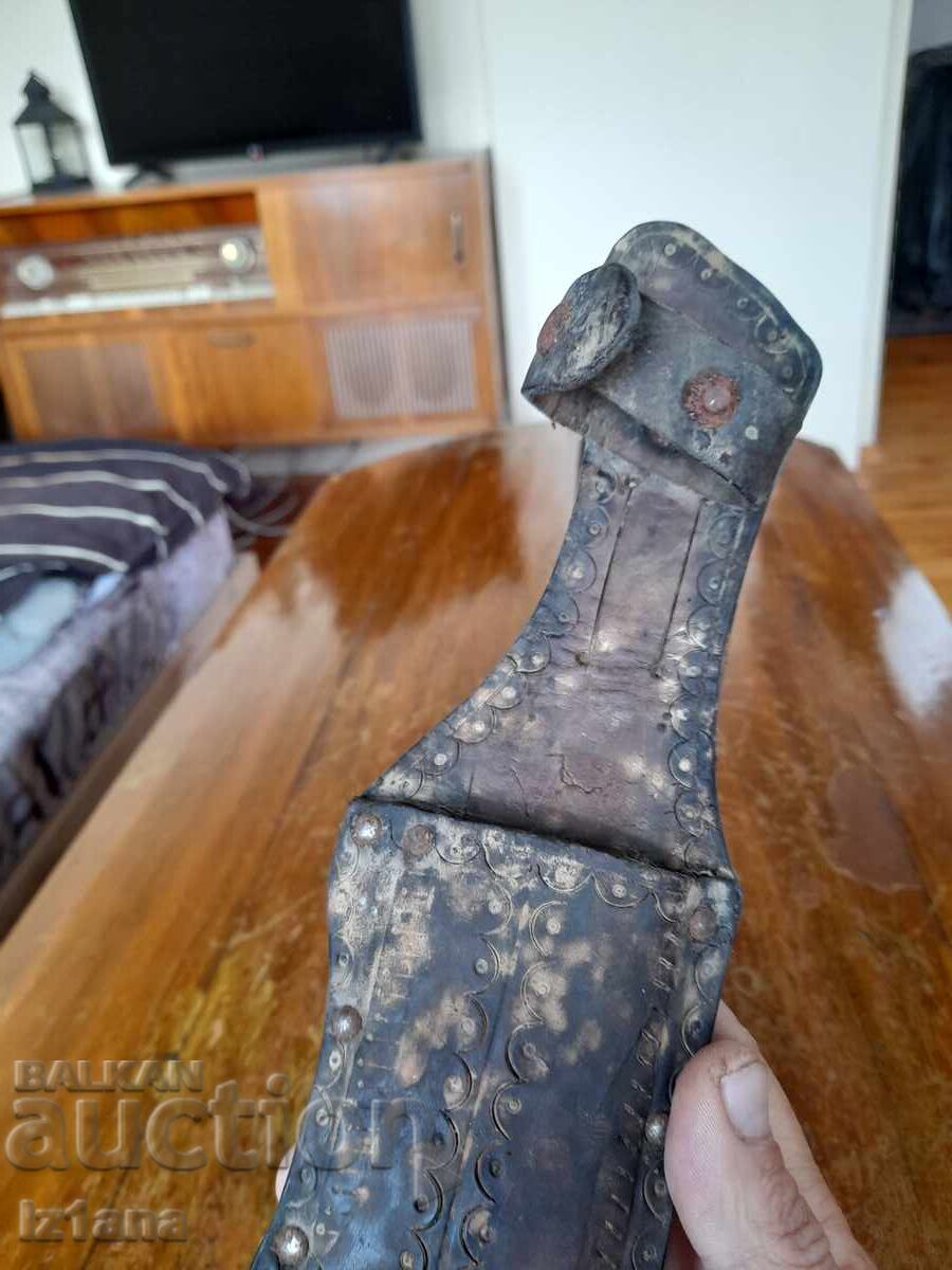 Παράδοση Παλιά δερμάτινη θήκη μαχαιριού