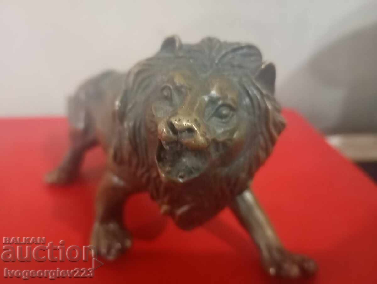 Statueta veche din bronz - leu cu preț € 98.00 | 191.67 BGN