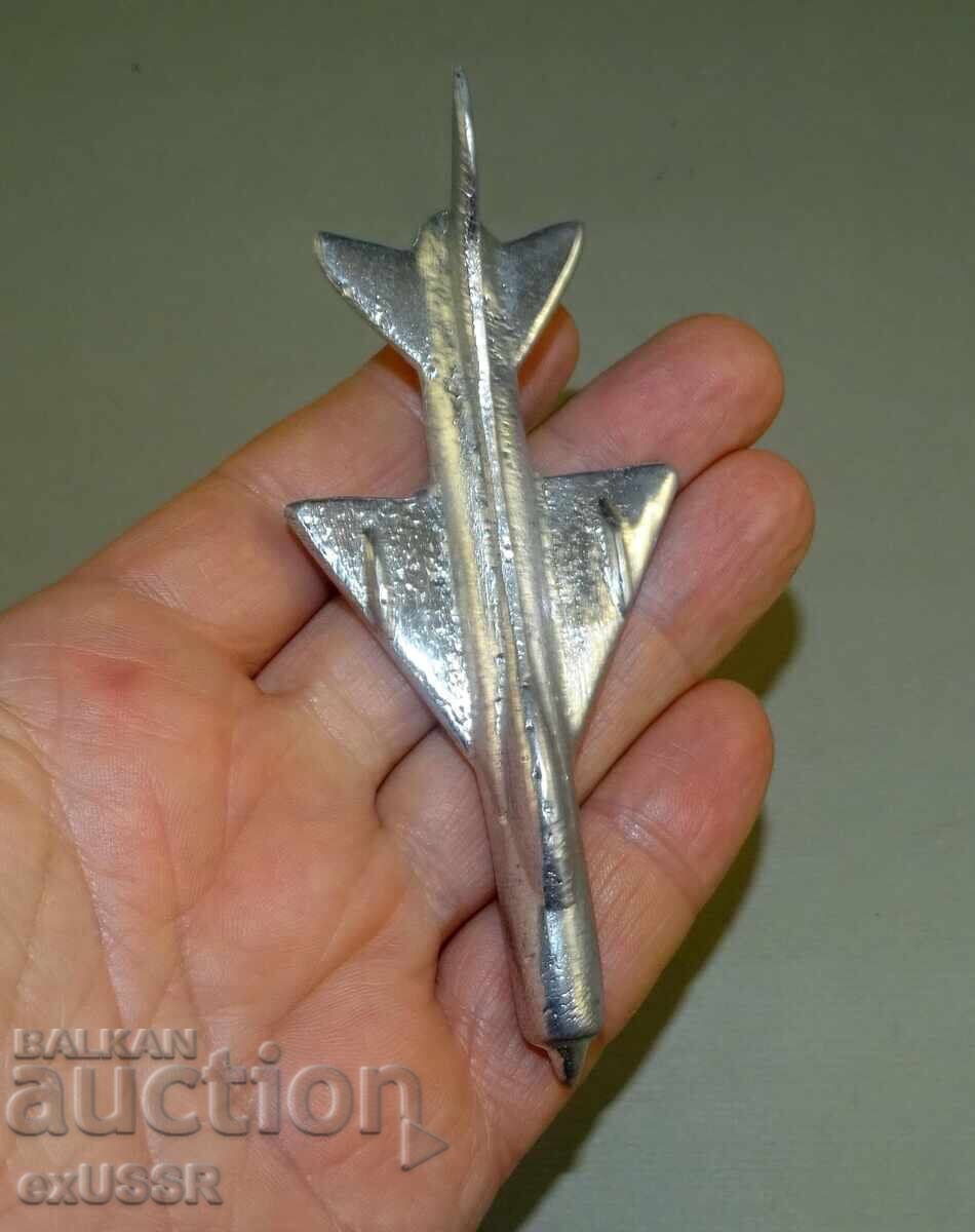 Model avion MiG 21 turnat din aluminiu cu preț € 15.00 | 29.34 BGN Model avion MiG 21 turnat din aluminiu cu preț € 15.00 | 29.34 BGN