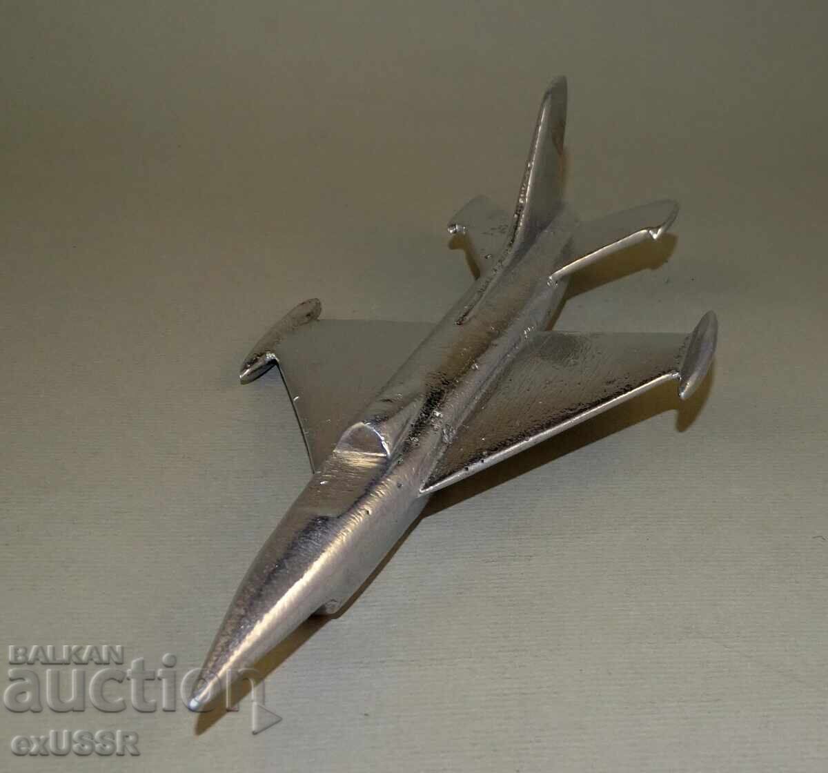 Model de avion vânător turnat din aluminiu - 5