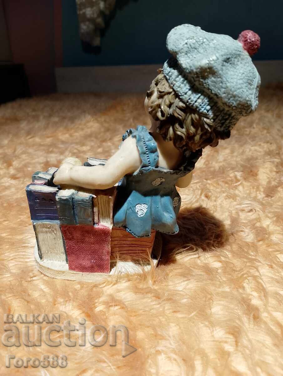 Auction  Souvenir statuette