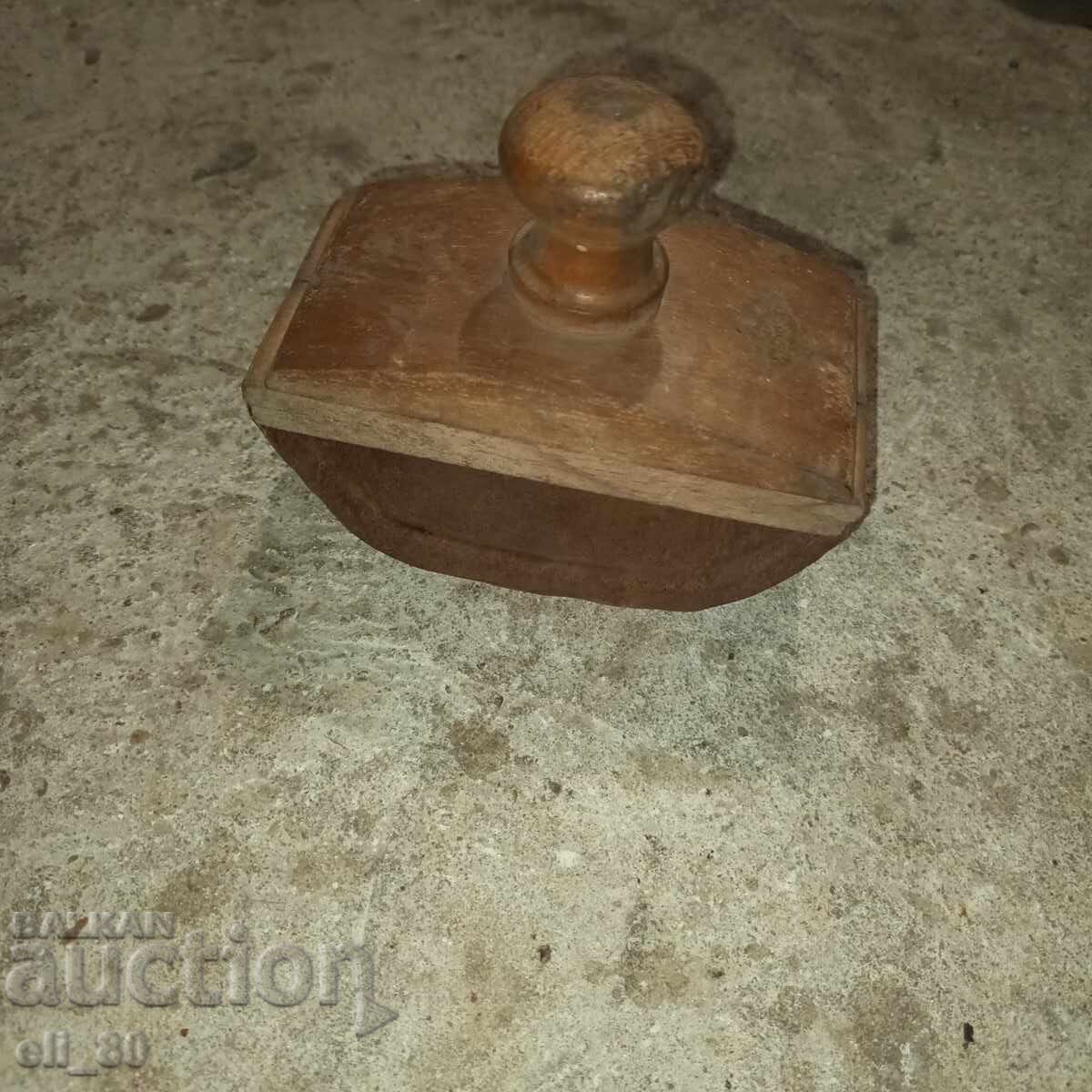 Vechi absorbant de cerneală din lemn cu preț € 1.00 | 1.96 BGN Vechi absorbant de cerneală din lemn cu preț € 1.00 | 1.96 BGN